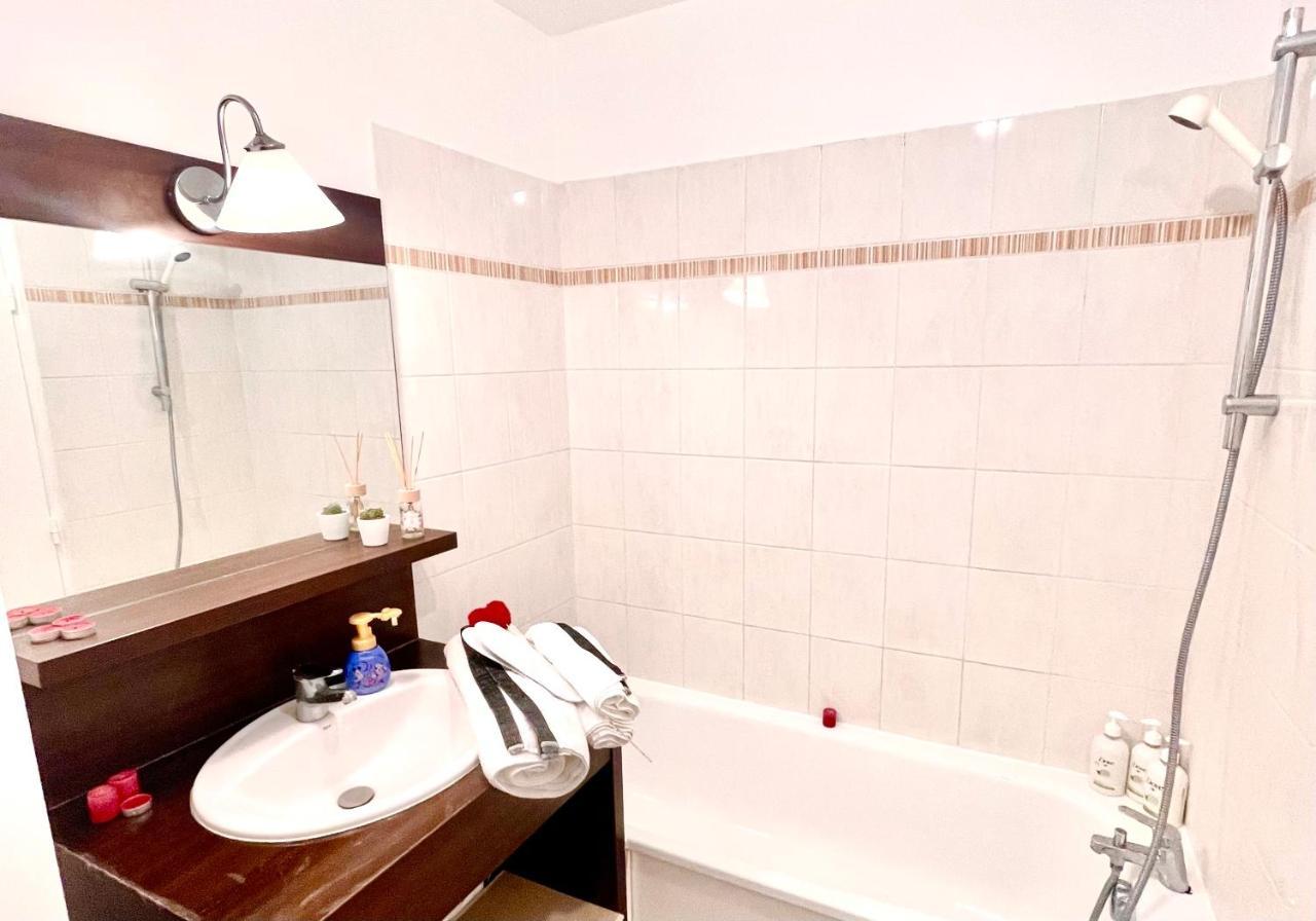 5 Min From Disneyland Cozy Retreat Apartment Montevrain Ngoại thất bức ảnh
