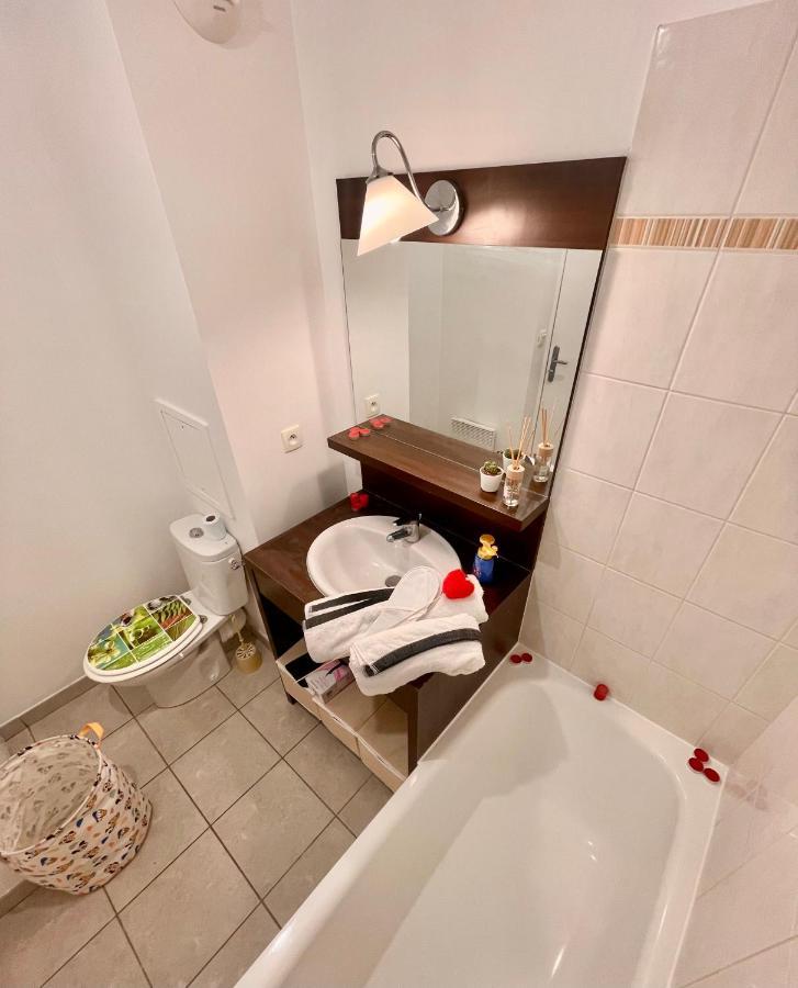 5 Min From Disneyland Cozy Retreat Apartment Montevrain Ngoại thất bức ảnh