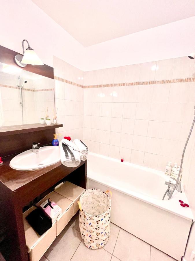 5 Min From Disneyland Cozy Retreat Apartment Montevrain Ngoại thất bức ảnh