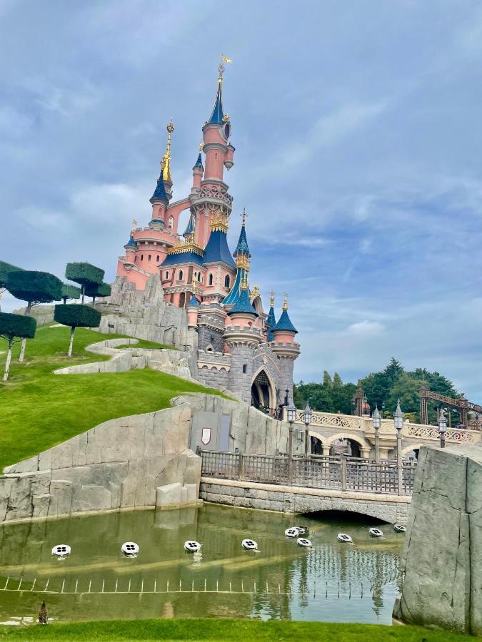 5 Min From Disneyland Cozy Retreat Apartment Montevrain Ngoại thất bức ảnh